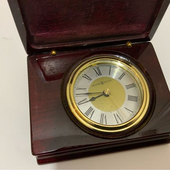 Howard Miller wooden burgundy quartz battery clock - Picture 1 of 4